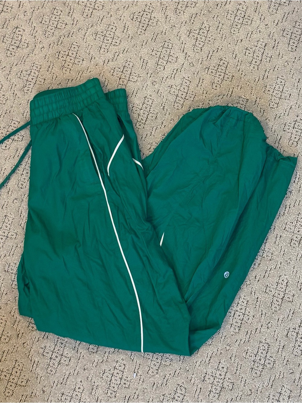 Lululemon size 6 lululemon License to Train Mid-Rise Lightweight Cascade Green